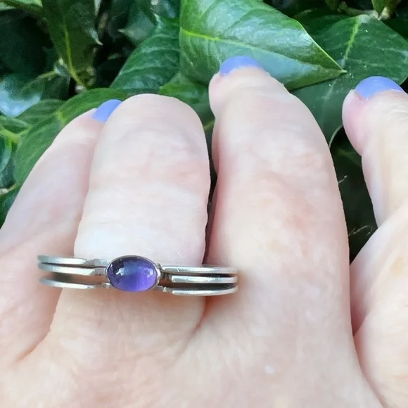 VINTAGE ARTISAN CRAFTED DESIGNER 925SS AMETHYST CABOCHON TRIPLE 3 RINGS UNIQUE